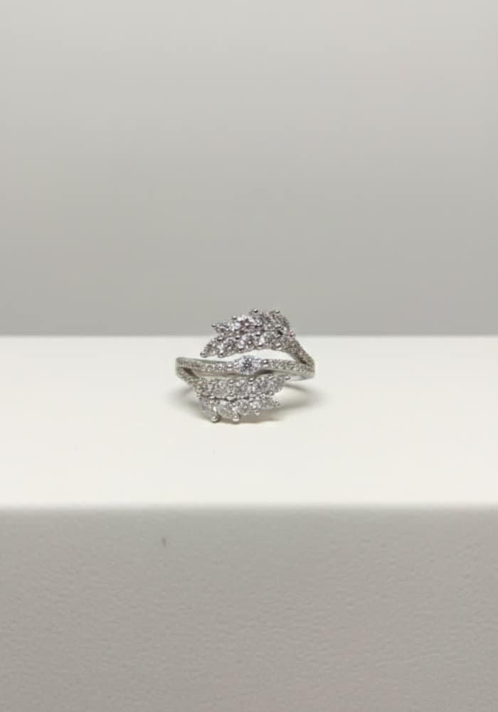 High-gloss leaf zircon ring with anti-tarnish finish